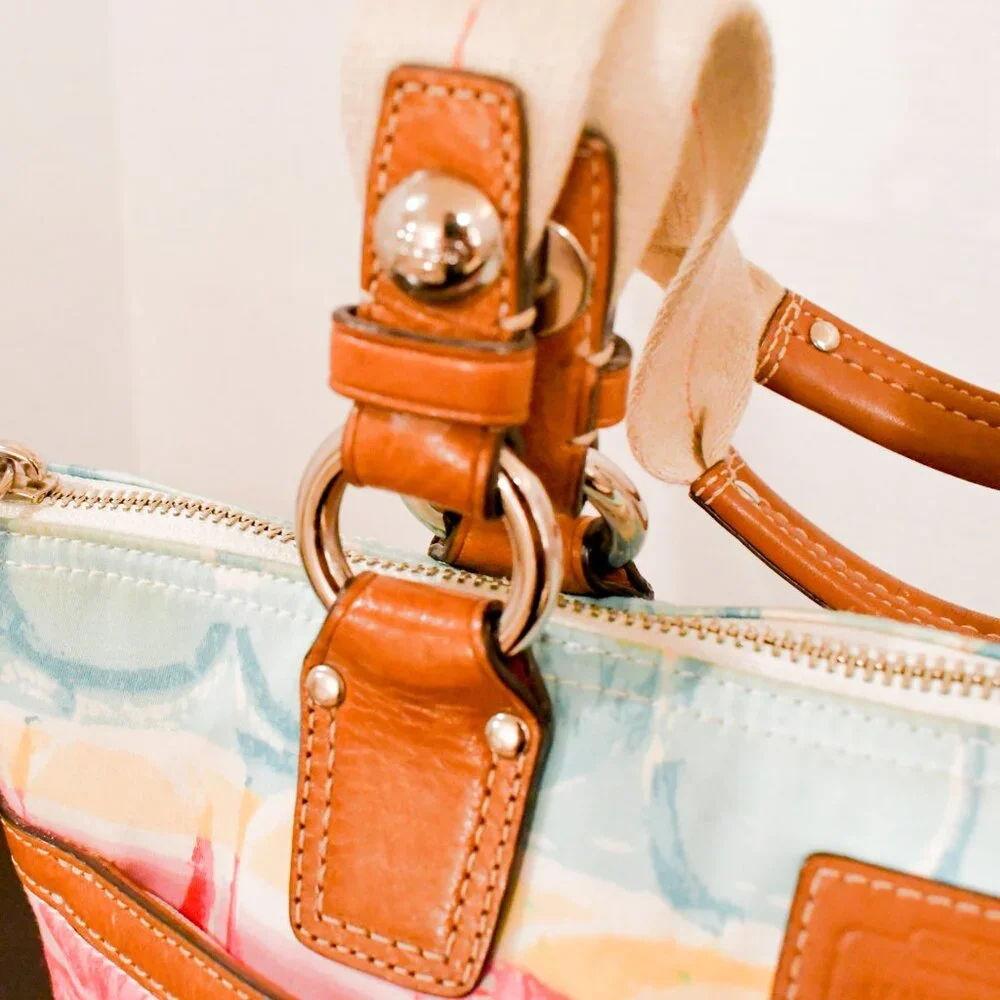 Cute & Colorful Vintage Coach Hampton Watercolor Bucket Tote - Picture 6 of 10